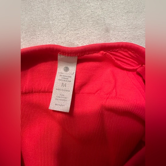 Yogalicious women’s medium sports bra. Orange. Excellent condition - Picture 6 of 6